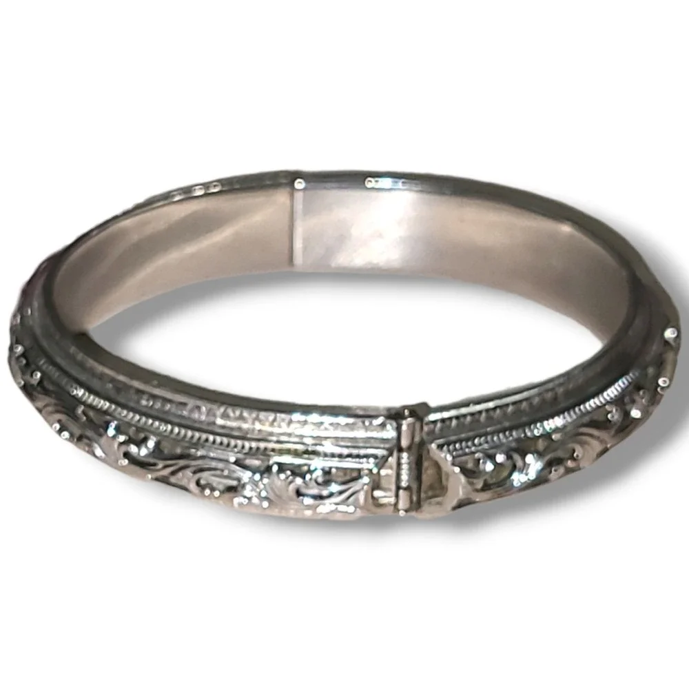 Vintage Whiting & Davis Silver Tone Ornate Repousse Floral Clamper Bracelet 7